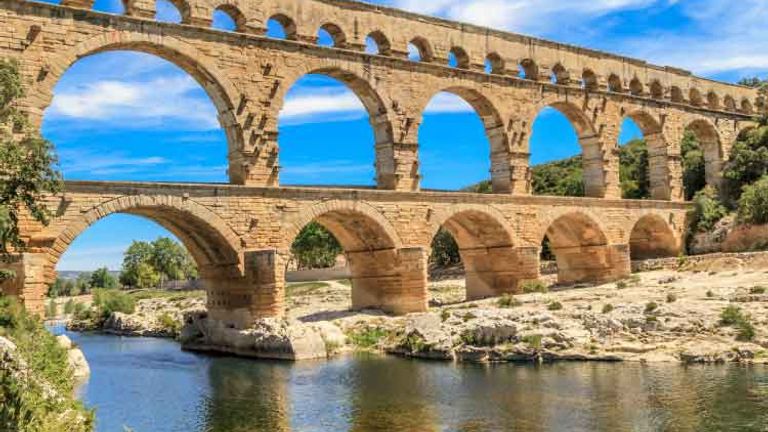 Pont du Gard is an old Roman aqueduct near Nimes. // © 2013 Bertl123