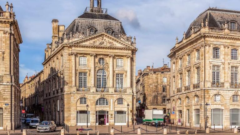 Place de la Bourse in Bordeaux // © 2015 iStock