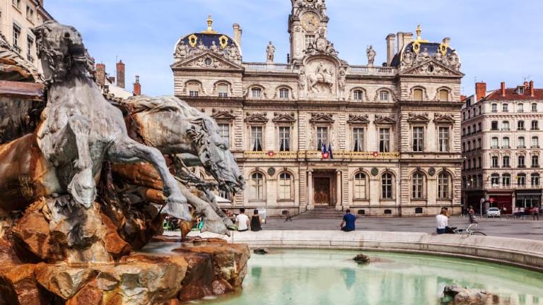 Place des Terreaux in Lyon // © 2015 iStock