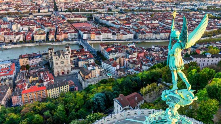 A hilltop view of Lyon // © 2015 iStock