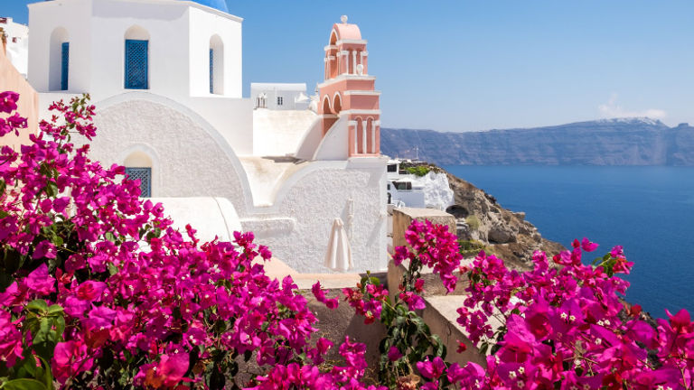 A traditional Cycladic house on Santorini // © 2016 iStock