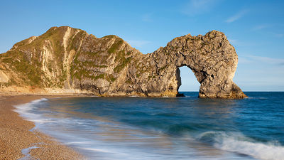 One highlight of England’s South Coast is Durdle Door, a spectacular limestone formation. // © 2015 VisitBritain/Adam Burton