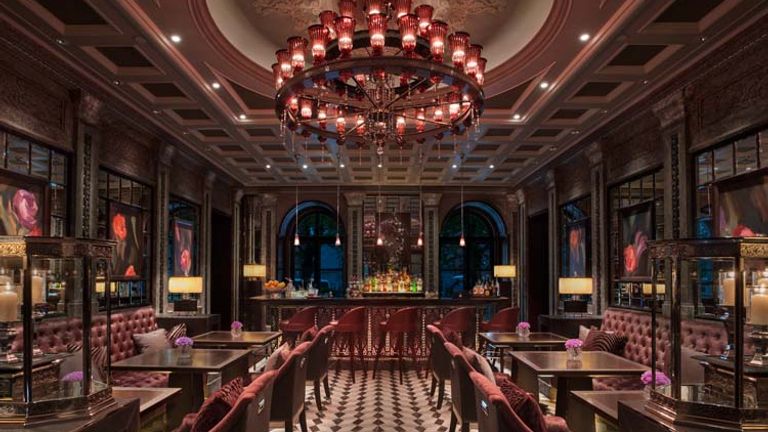 Lion Palace offers Italian restaurant Percorso (its bar shown here), the Tea Lounge, Sintoho and Xander Bar. // © 2016 Four Seasons Hotels and Resorts