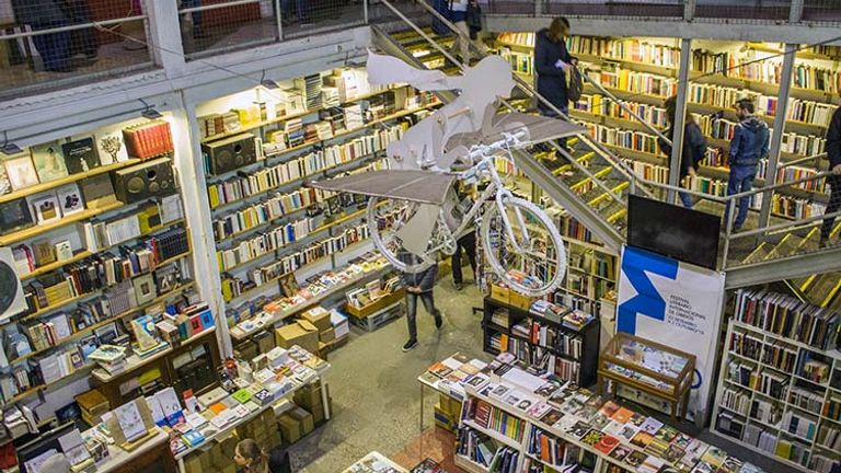 Spend hours shopping for books, eating cake and sipping on wine or coffee in the multistory Ler Devagar bookstore. // © 2018 Creative Commons user shadowgate