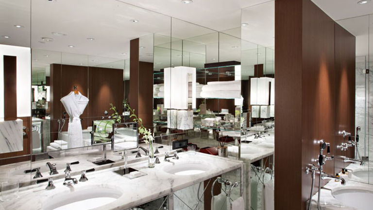 Rooms feature heated bathroom flooring, coffee machines and other fine touches. // © 2015 Ararat Park Hyatt Moscow