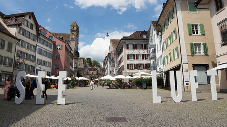 Rapperswil honors where the water meets the air with the words “see” and “luft,” or lake and sky. // © 2018 Ben McBee