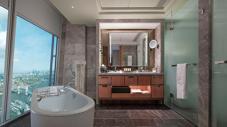 Shangri La Shard Iconic City View Room bathroom
