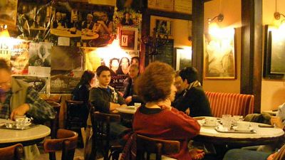 Visitors can experience a slice of Vienna’s coffeehouse culture at Cafe Hawelka, a shop that opened in 1936 and was traditionally a hangout for local artists such as singer-songwriter Georg Danzer and writer Hans Wiegel. // © 2014 Creative Commons user Gruenemann