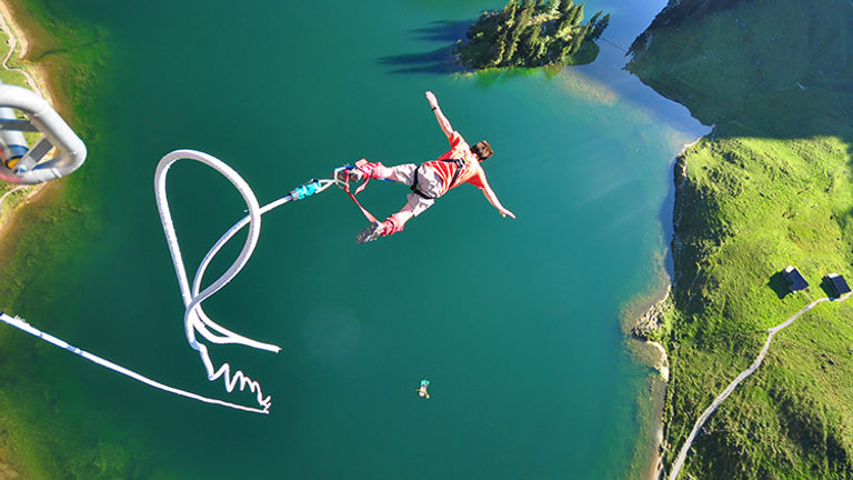 Visitors can bungee jump in Interlaken for a unique view of the landscape. // © 2016 Interlaken Tourism