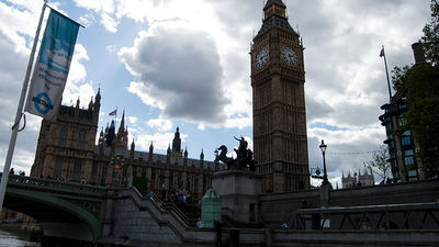 London is best experienced by foot, as one can encounter the iconic Big Ben up from a myriad of viewpoints. // © 2015 Melissa Karlin