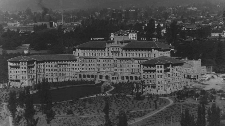 An aerial view of the Huntington Hotel circa 1937 // © Los Angeles Public Library / Langham Hotel, Pasadena