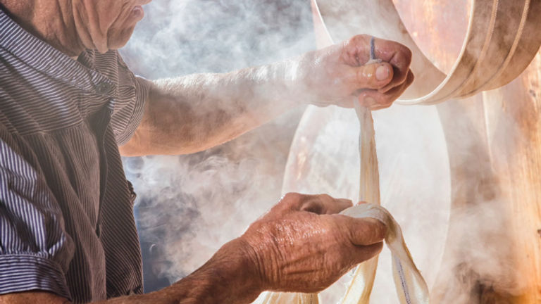 Learn about cheese-making in Switzerland // © 2016 iStock