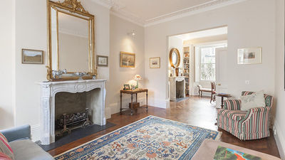 When booking with Onefinestay, guests enjoy luxury amenities with the convenience of a home rental, such as Alexander Street in Notting Hill, London. // © 2015 Onefinestay