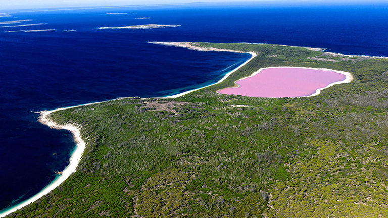 Most travelers only get to view the protected lake from above. // © 2015 Tourism Western Australia