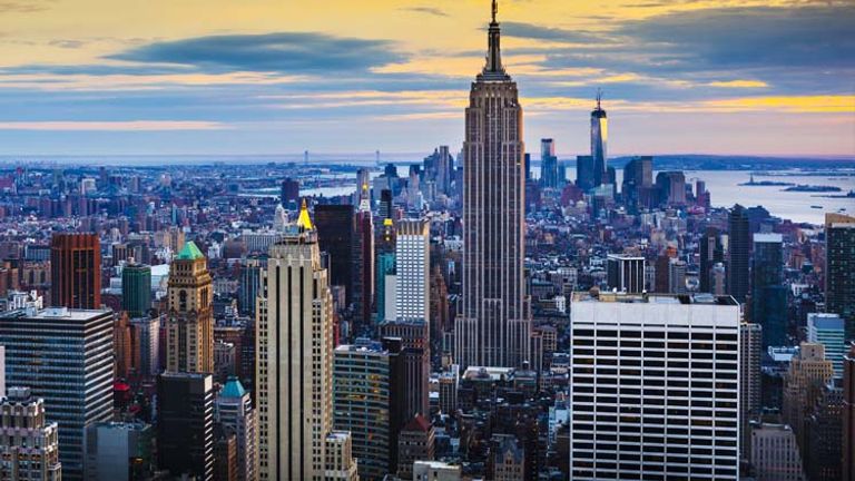 Though it seems like its own country, Manhattan is an island, bounded by the East, Hudson and Harlem Rivers. // © 2014 jensohlsson/Thinkstock 