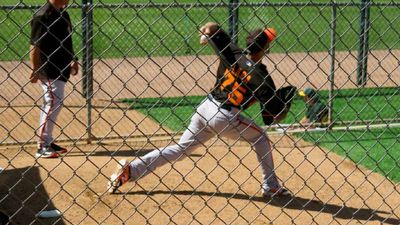Spring training in Arizona gets fans close to the action. // © 2016 Samantha Davis-Friedman
