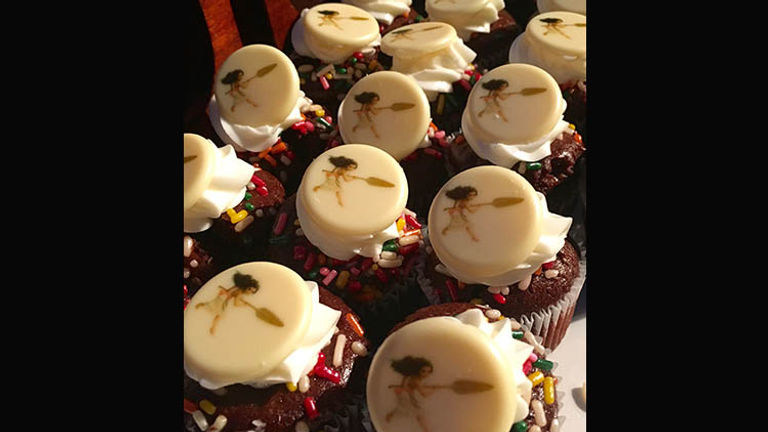 Mini Moana cupcakes are the only Disney-themed food item at the Aulani luau. // © 2017 Samantha Davis-Friedman