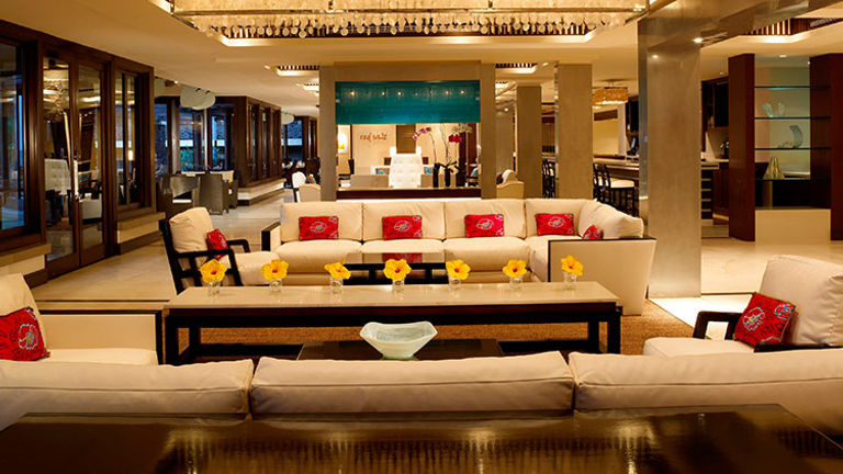 Koa Kea Hotel & Resort’s 121-room luxury boutique property offers guests nature-meets-modern decor and gorgeous ocean views. // © 2016 Koa Kea Hotel & Resort
