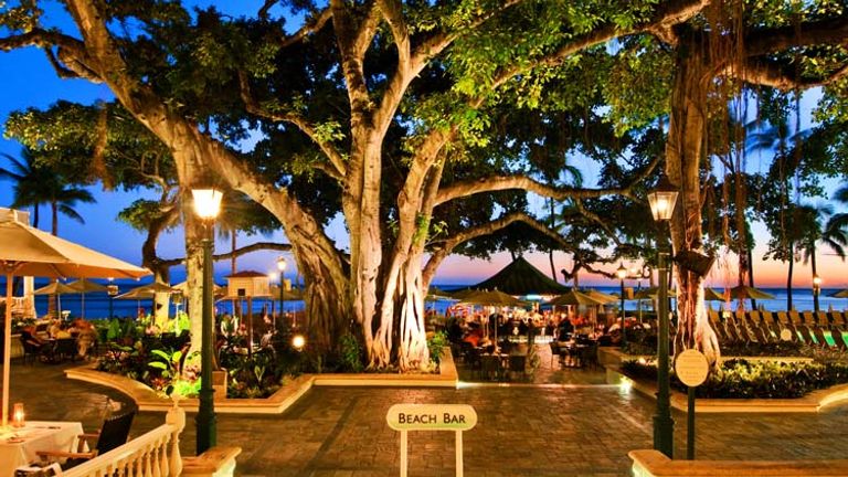 Beach Bar at Moana Surfrider // © 2013 Starwood Hotels and Resorts Waikiki