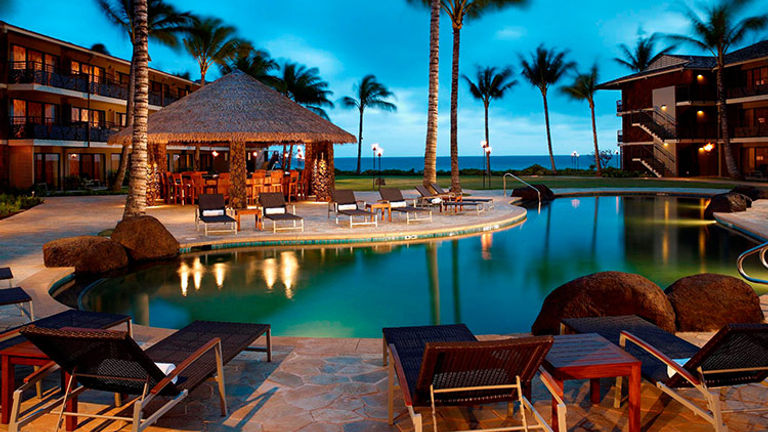 The hotel’s courtyard and pool area is a great place for guests to enjoy ocean views.  // © 2016 Koa Kea Hotel & Resort