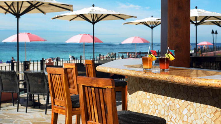 Mai Tai Bar at Royal Hawaiian // © 2013 Starwood Hotels and Resorts Waikiki