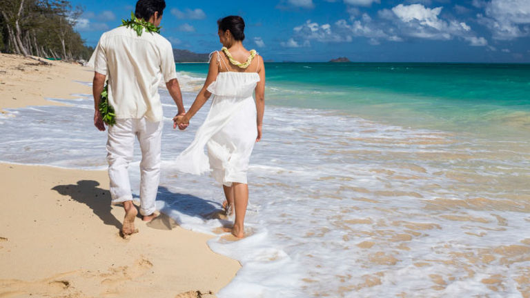 In 2012, the number of travelers who got married in Hawaii rose by 5.1 percent. // © 2014 HTA/Tor Johnson