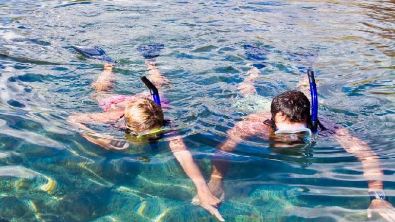 Soft adventure activities showcase Hawaii’s natural beauty. // © 2014 HTA/Tor Johnson