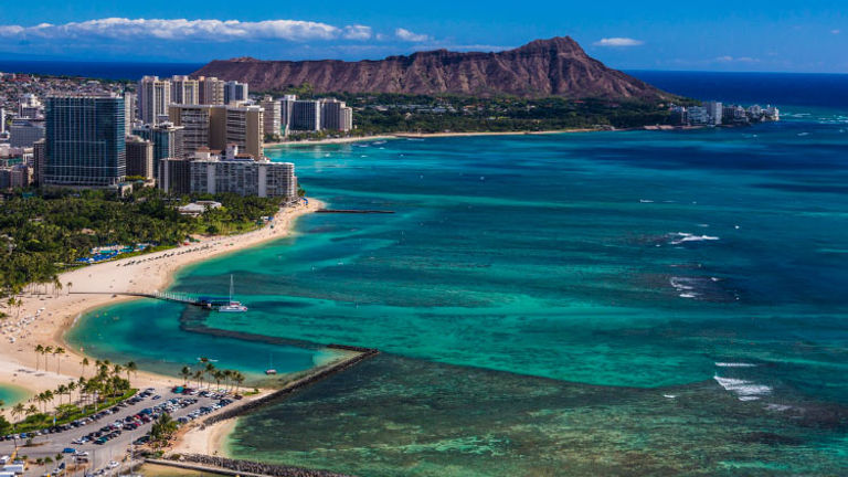 When considering the best Hawaiian island for your clients, Oahu is a good choice for its Hawaii icons, including Waikiki Beach and Diamond Head. // © 2015 HTA Tor Johnson