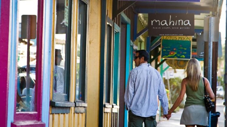 Visitors can discover island artisans in Maui’s small towns. // © 2015 HTA Tor Johnson
