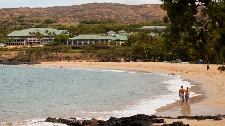 Lanai’s upscale resorts and quiet beaches appeal to clients who seek luxury and serenity. // © 2015 HTA Dana Edmunds