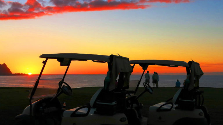 Experience the beauty of Kauai’s Princeville Makai Golf Club via a sunset cart tour. // © 2016 Princeville Makai Golf Club