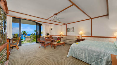 The 432-guestroom Kaanapali Beach Hotel (KBH) has long been recognized as the “Most Hawaiian Hotel;” pictured is a junior suite. // © 2018 Kaanapali Beach Hotel