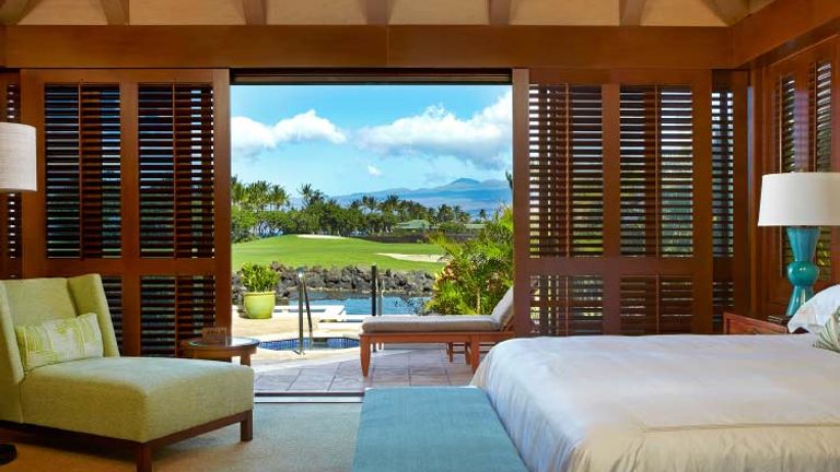 Ocean views at a Mauna Lani guestroom // © 2015 Villas of Distinction
