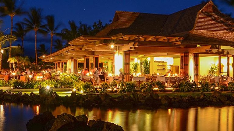 Dining at Mauna Lani’s CanoeHouse // © 2015 Villas of Distinction