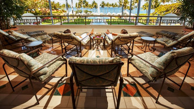 An oasis within an oasis, Maui’s Grand Wailea is just steps away from Wailea Beach. // © 2014 Grand Wailea