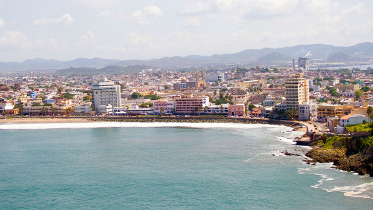 Playa Olas Altas has the added appeal of being close to Mazatlan’s historic district. // (c) 2013 Mazatlan Tourist Board