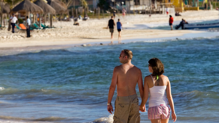 Playa del Carmen features beachfront restaurants that offer nightlife after the sun goes down. // (c) 2013 Mexico Tourism Board