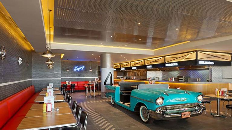 Chevys resembles an American diner. // © 2016 Hyatt Ziva Cancun