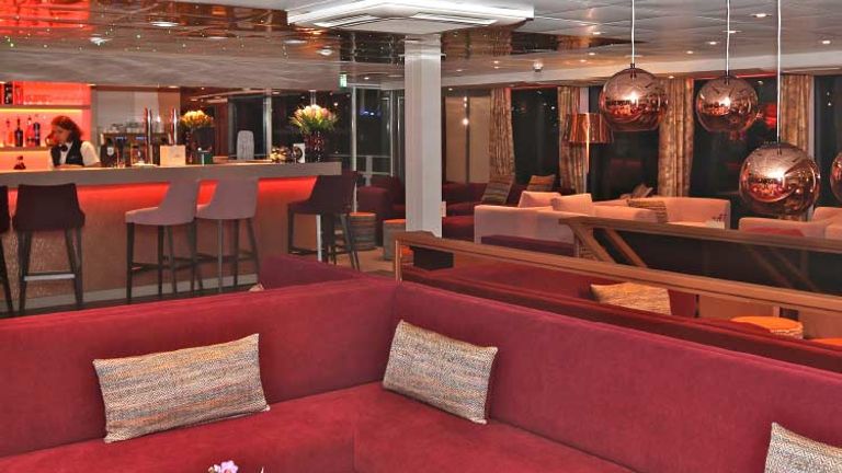 The salon on MS Loire Princesse // © 2015 CroisiEurope