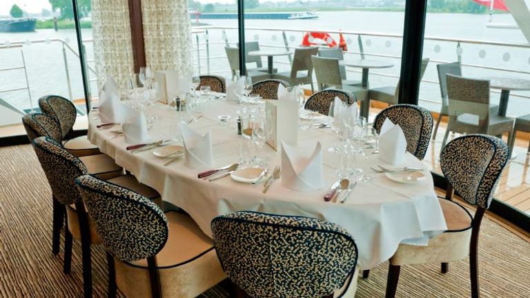 Guests can dine in Arthur, an alternative restaurant onboard. // © 2015 Tauck