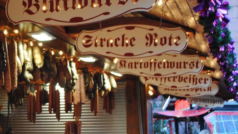 Mulled wine and bratwurst keep visitors warm while they browse. // (c) 2013 Janeen christoff