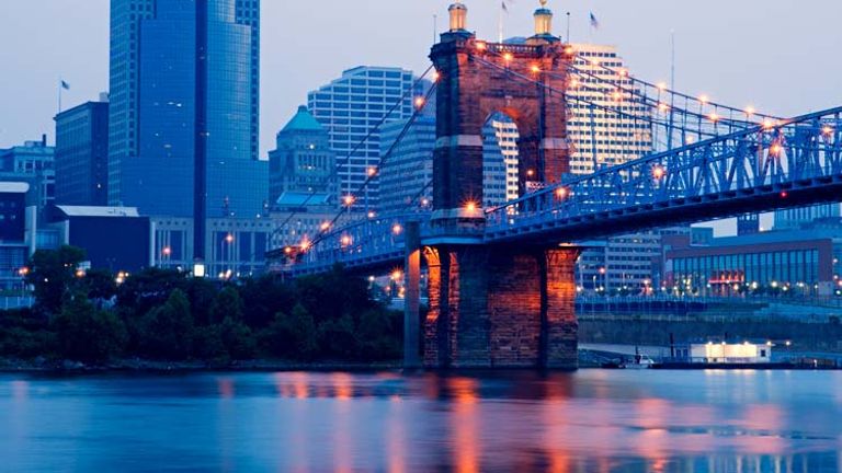 Once docked in Cincinnati travelers can stroll through beautiful riverside parks and museums. // © 2014 Thinkstock