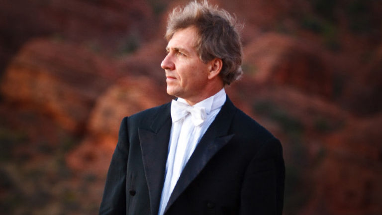 Enjoy a beautiful symphony performance in one of Utah’s “Mighty 5” parks. // © 2014 Four Seasons