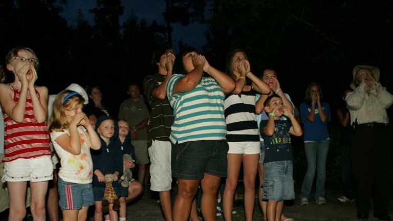 Guests howl with the wolves at Alligator River. // © 2014 Steve Hillebrand