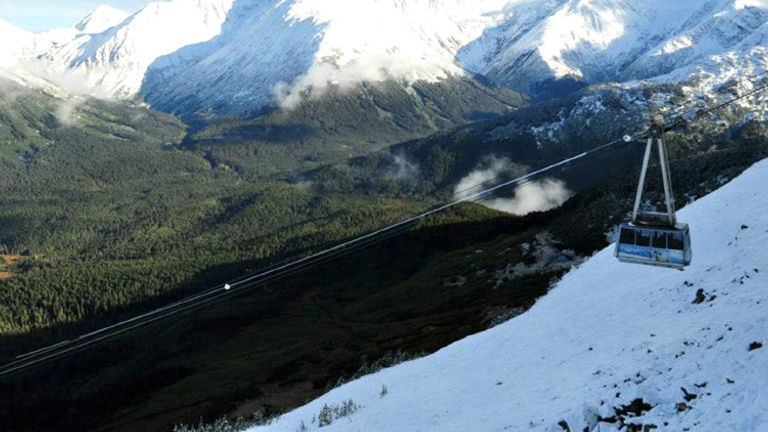Visitors can take an aerial tram to the top of Mount Alyeska // © 2017 Christopher Batin