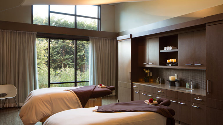 High-quality spa treatments include the hotel’s signature line of “Pinotherapy” treatments. // © 2017 The Allison Inn & Spa