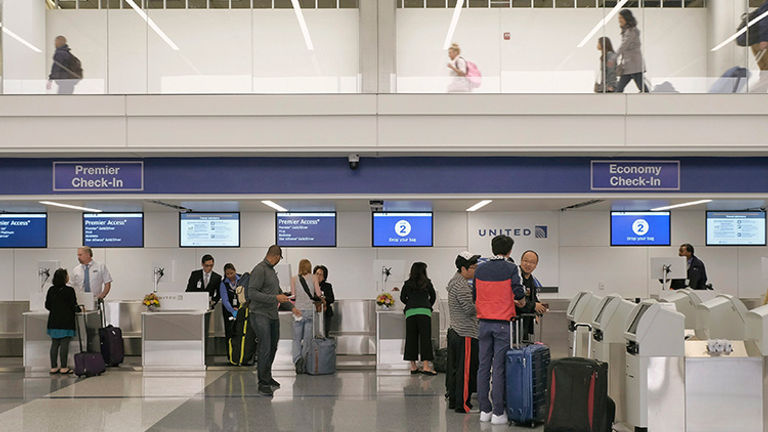 Part of United Airlines’ $573 million renovation to Terminals 7 and 8 is an expanded ticketing lobby with self-tagging baggage kiosks. // © 2017  Los Angeles World Airports