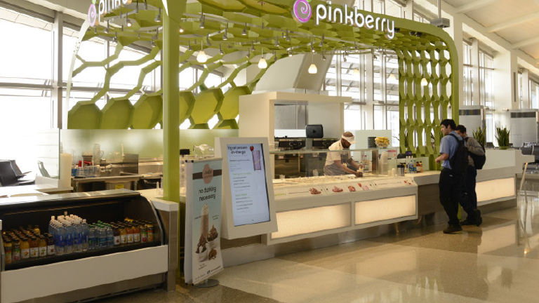 Travelers can grab a treat at popular food stops, such as Pinkberry, in the Tom Bradley terminal. // © 2017 Los Angeles World Airports