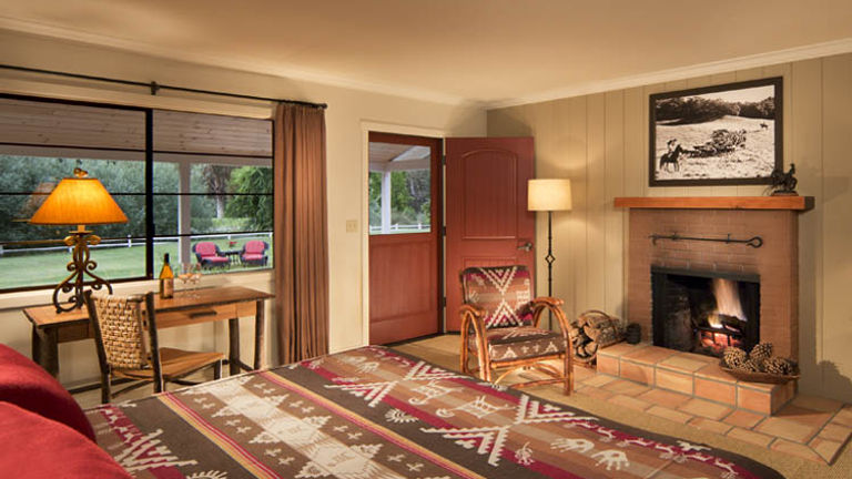 Rooms feature a refined, Southwestern-inspired aesthetic. // © 2018 Alisal Guest Ranch & Resort