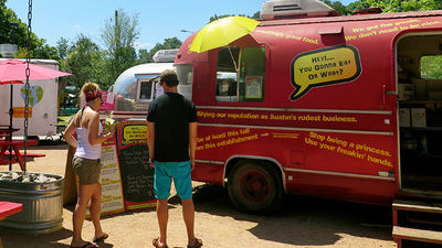 For a fun introduction to the Austin, Texas, food truck scene, take Austin Eats’ Best of Austin Food Truck Bus Tour. // © 2015 Samantha Davis Friedman